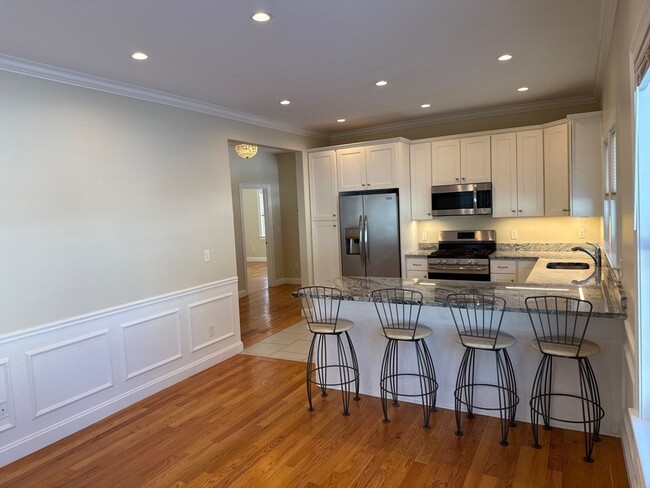 Building Photo - 14 Chapel St