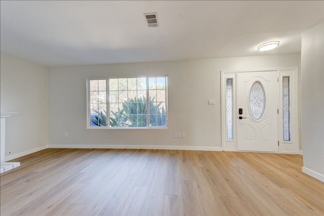 Building Photo - 11370 Travis Pl