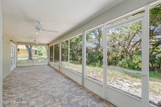 Building Photo - 1885 Fox Bay Dr