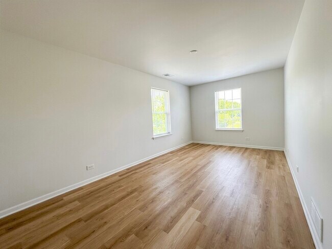 Building Photo - 1089 Ellsworth Dr