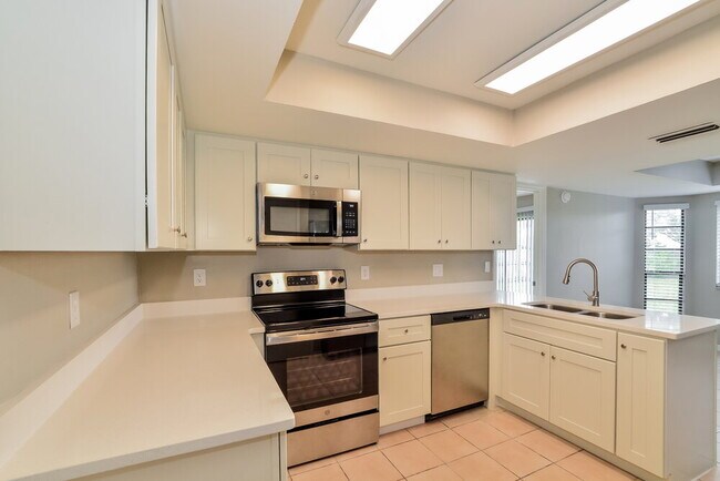 Building Photo - 548 Matilda Pl