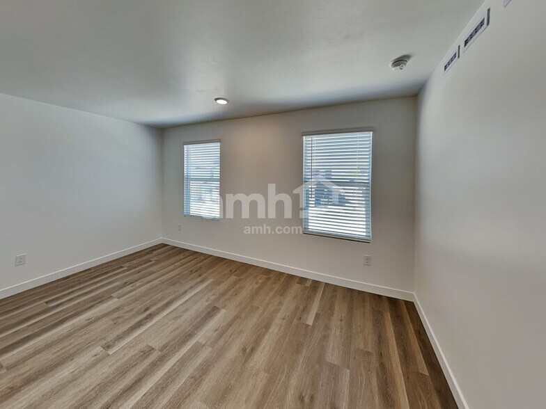 Building Photo - 9575 E Friedel Dr