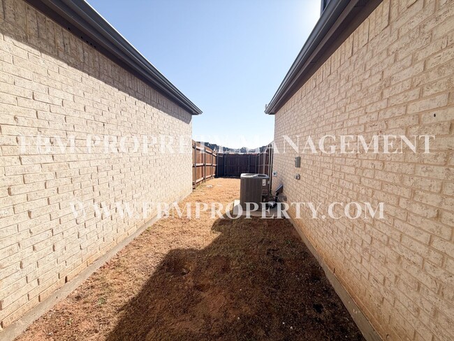 Building Photo - 464 Restoration Rd