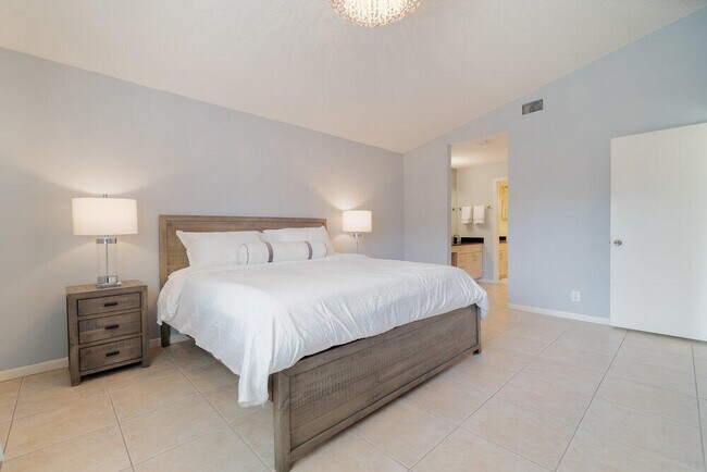 Building Photo - 13335 Bedford Mews Ct