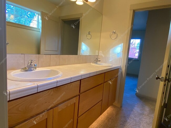 Building Photo - 2597 NW High Lakes Loop