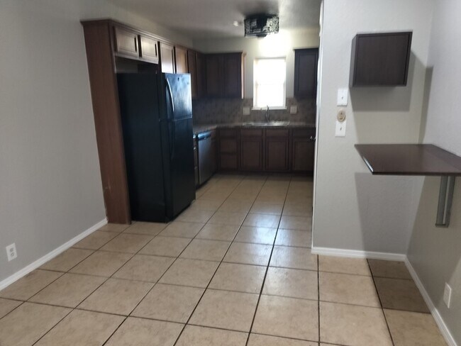 Building Photo - 3 Bedroom, 1 bathroom house in Edmond, OK with central heat and air