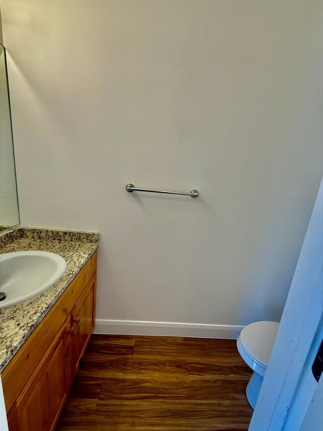 Building Photo - Redone Lexington Hills Townhome