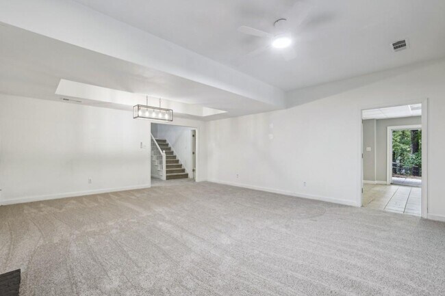 Building Photo - 110 Westchester Way