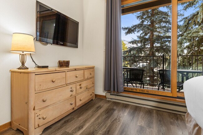 Building Photo - 2200 Apres Ski Way