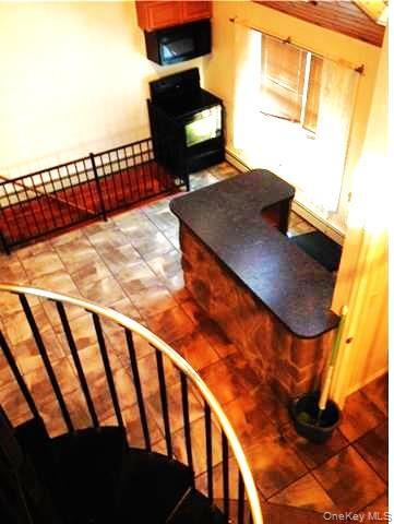 Building Photo - 13 Spring St