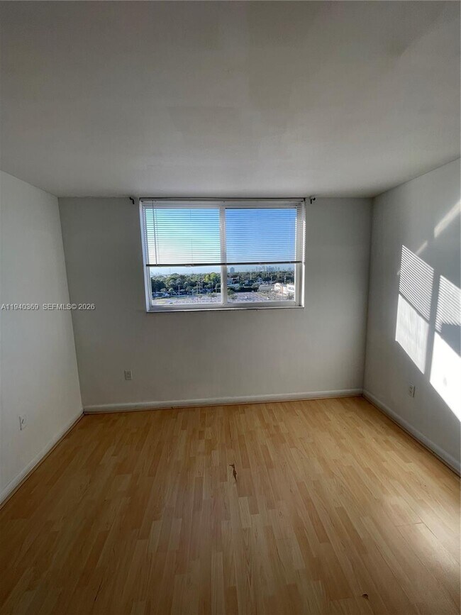 Building Photo - 1251 NE 108th St