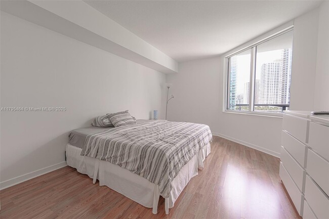 Building Photo - 325 S Biscayne Blvd