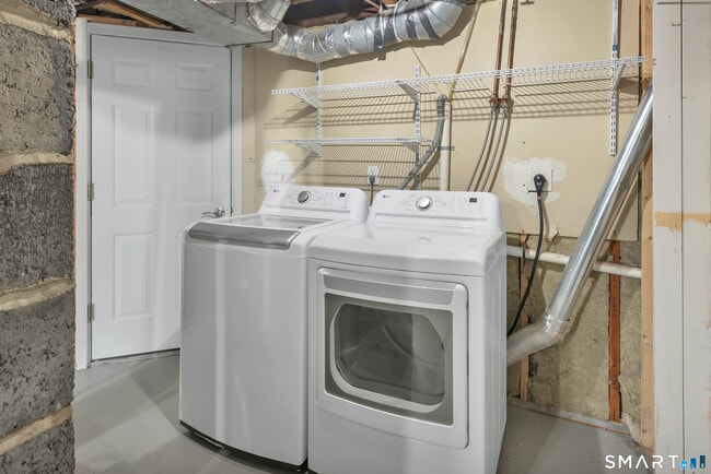 Building Photo - 855 Riverside Dr