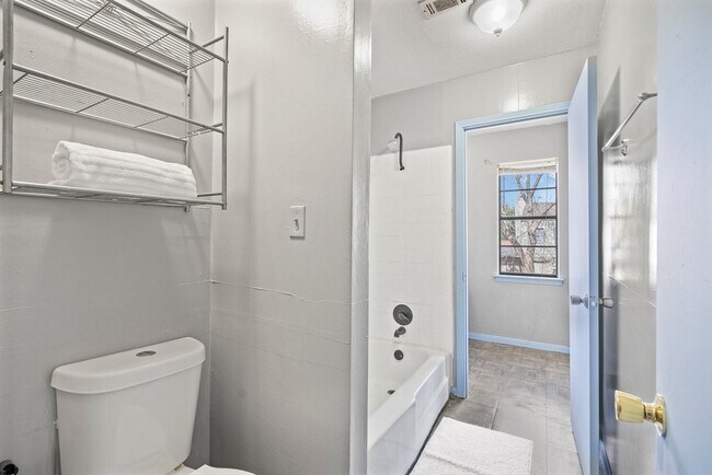 Building Photo - 8583 Wilcrest Dr