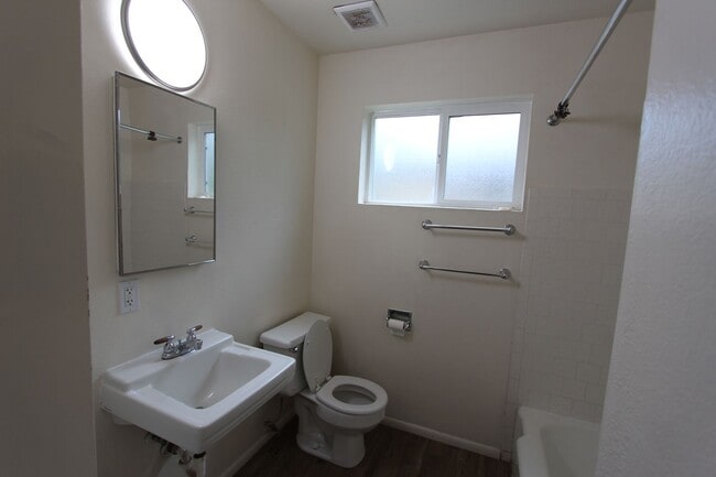 Building Photo - AVAILABLE NOW!  3-Bedroom Home in Bow and ...