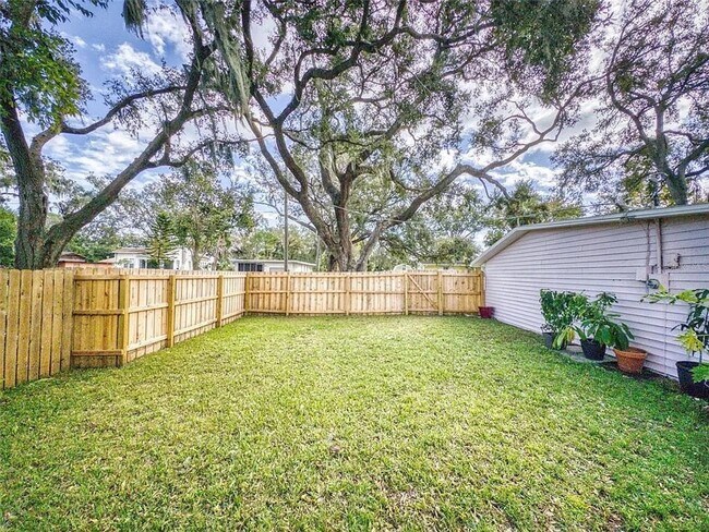 Building Photo - Charming 2-bedroom, 1-bath home