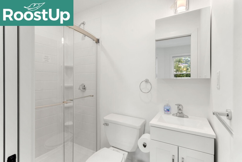 Building Photo - Furnished private bedroom with private ensuite bath