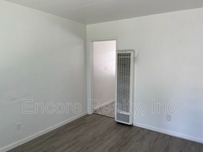 Building Photo - 464 3rd Ave