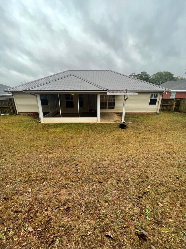 Building Photo - Available April!