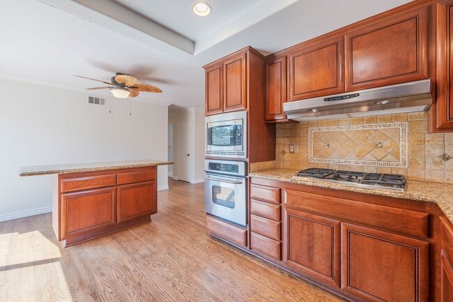 Building Photo - 15871 Belfast Ln