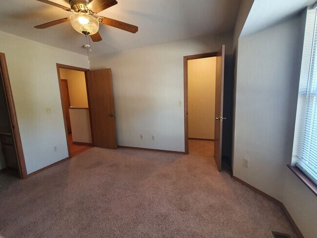 Building Photo - 20304 Skyview Dr