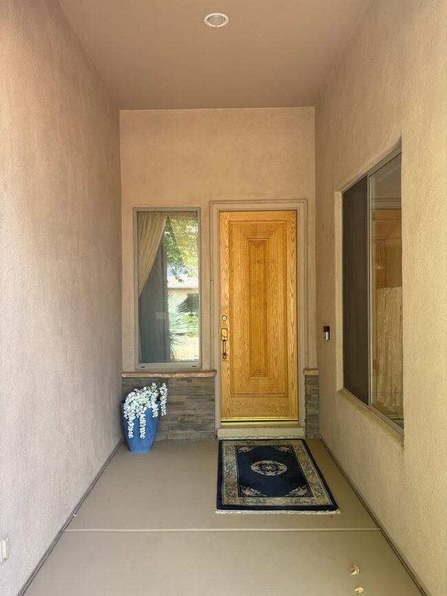 Building Photo - 110 E Bighorn Ct