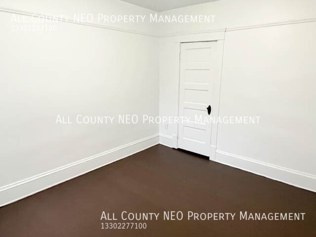 Building Photo - 3298 W 98th St