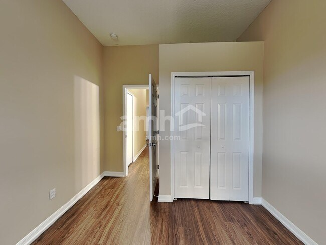 Building Photo - 2042 Ancient Oak Dr