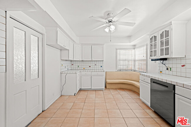 Building Photo - 3715 Homeland Dr