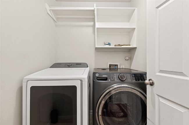 Building Photo - 19106 Mission Manor Ln