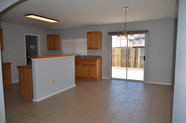 Building Photo - 520 Gandara Dr