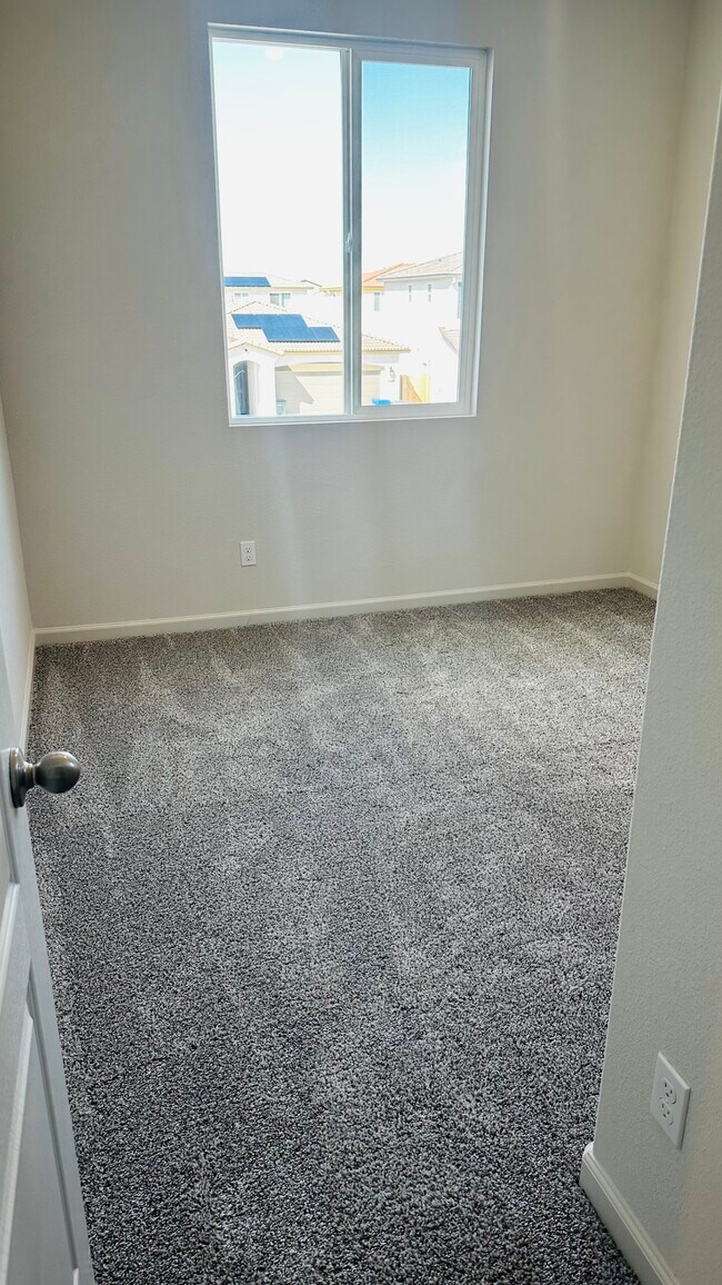 Building Photo - 3078 Feather Rd