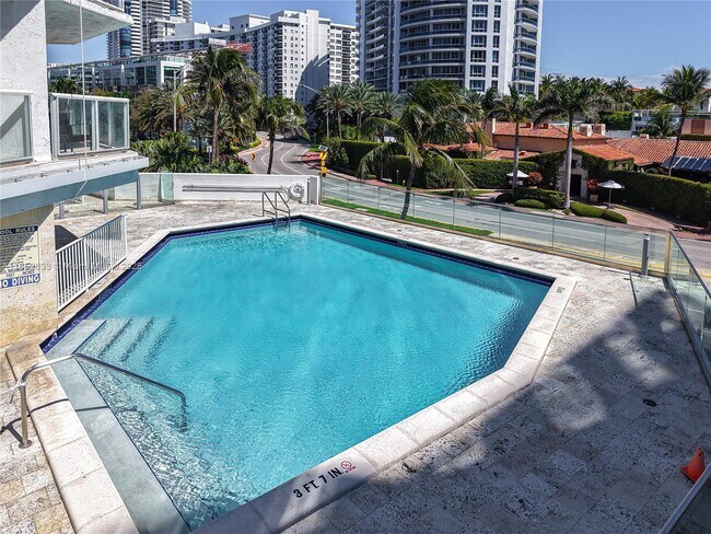 Building Photo - 5900 Collins Ave