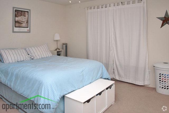 Bedroom - Diamond Head Apartments