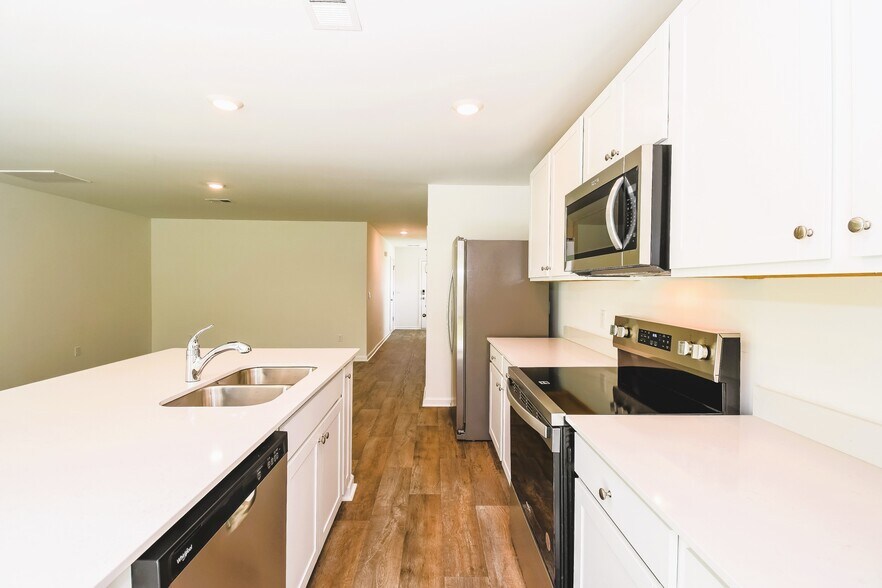 Building Photo - 101 Striker Rd