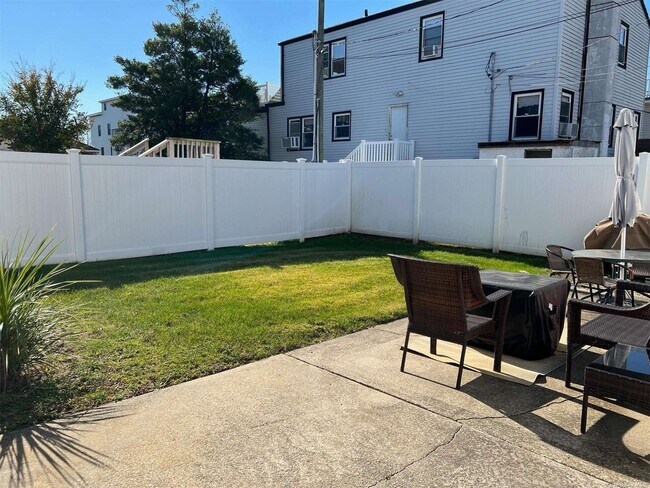 Building Photo - 563 Neptune Blvd