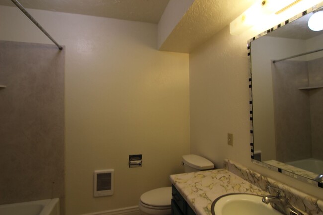 Building Photo - Pet Friendly Condominium Close To Intersta...