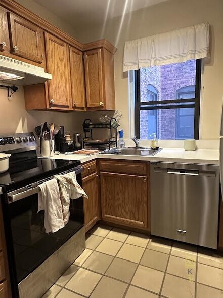 Building Photo - 1090 Beacon St