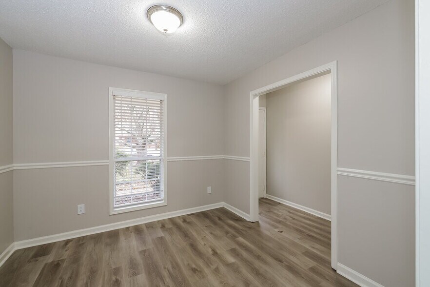 Building Photo - 5733 Crievewood Dr