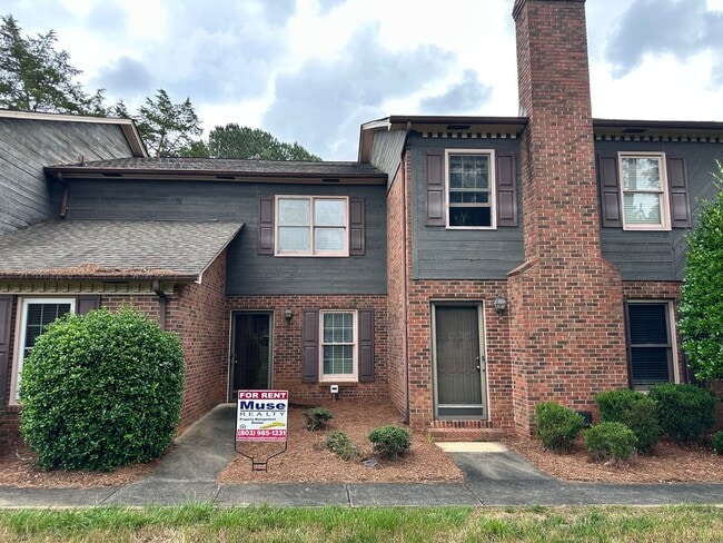 Primary Photo - Exclusively Offered By Muse Realty Rentals...