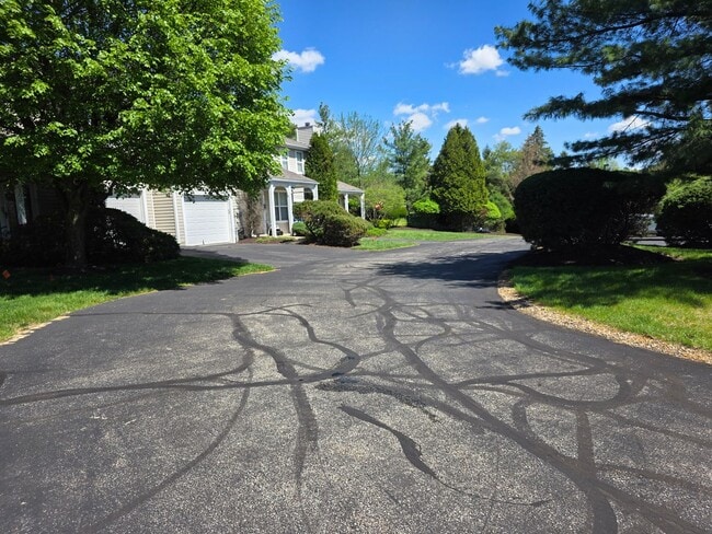 Building Photo - Spacious Town Home in Brighton Heights!