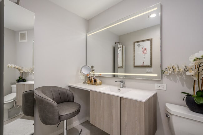 Building Photo - 501 N Kingsbury St