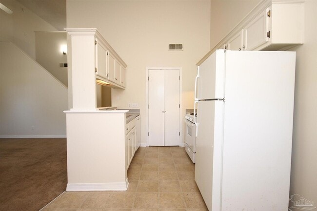 Building Photo - 7033 Weatherwood Dr
