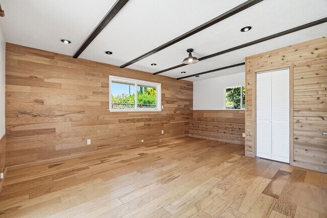 Building Photo - Light-Filled Home on Expansive Lot in Top-Rated School District with Vaulted Ceilings & Entertain...