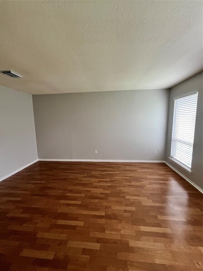 Building Photo - 6218 Woodland Forest Dr