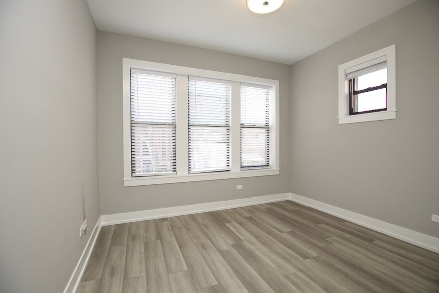 Building Photo - 3938 N Janssen Ave