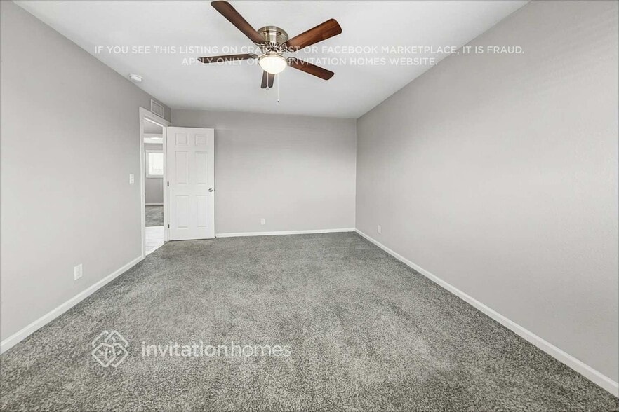 Building Photo - 943 E Manhatton Dr