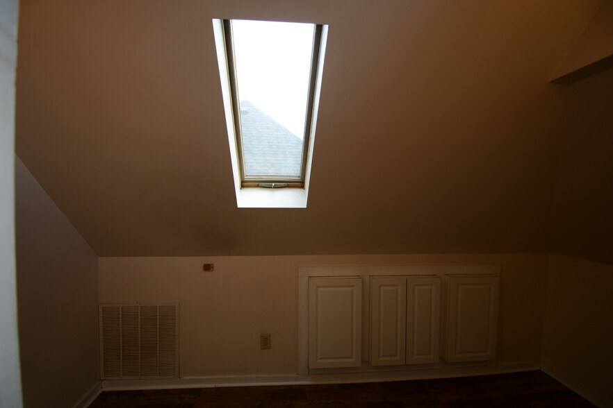 Building Photo - 120 W 5th Ave