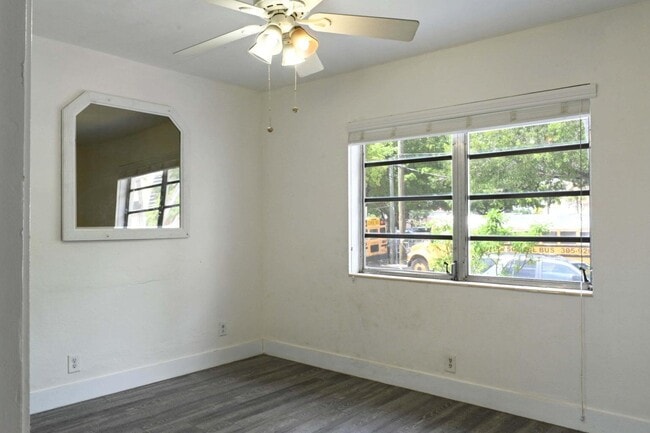 Building Photo - 321 NW 21st Ave
