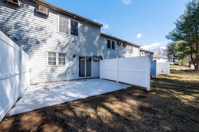 Building Photo - 16 Brantwood Dr